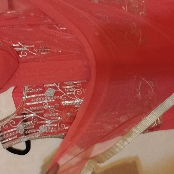 Indian gown with silky pants, drawstring waist, scarf and fabric for sleeves - Picture 7 of 7